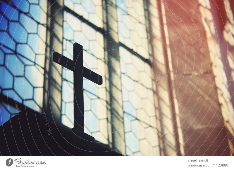 Karfreitag 2015 Kirche Fenster Kirchenfenster Kreuz retro blau rot schwarz Hoffnung Glaube Traurigkeit Trauer Tod Religion & Glaube Ostern Auferstehung