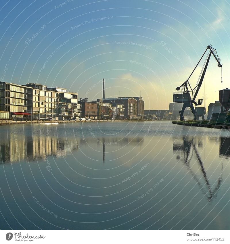 Kreativkai : Stadthafen1, Münster_01 Spiegel Reflexion & Spiegelung Kran Baukran himmelblau ruhig Wasserfahrzeug Neubau Altbau Renovieren Zerreißen Hafen
