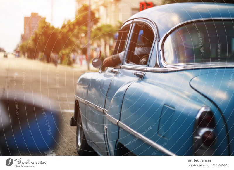 FF# Kuba Car Kunst ästhetisch PKW Autofahren Autofenster Autofahrer Autorennen Kubaner blau Oldtimer Oldtimerrennen Straßenverkehr Farbfoto Gedeckte Farben