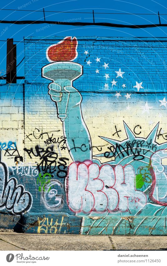 Miss Liberty Ferien & Urlaub & Reisen Tourismus Städtereise Mauer Wand Fassade Wahrzeichen Freiheitsstatue Graffiti blau New York City Brooklyn USA Amerika