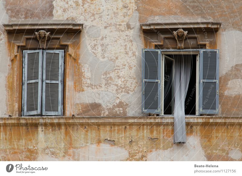 Rapunzel, lass den Vorhang runter! Ferien & Urlaub & Reisen Häusliches Leben Wohnung Trastevere Rom Italien Haus Mauer Wand Fassade Fenster Stein alt entdecken