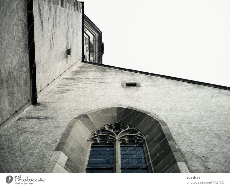 blick nach oben ... Haus Gemäuer Wand Fenster Kirchenfenster Gotteshäuser Religion & Glaube aufwärts Himmel Architektur