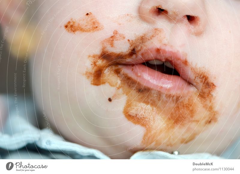 Mit Schokoladen beschmierter Kindermund, Babymund Süßwaren Mensch Kleinkind Kindheit Haut Kopf Gesicht Mund 1 1-3 Jahre Essen Kommunizieren sprechen dreckig