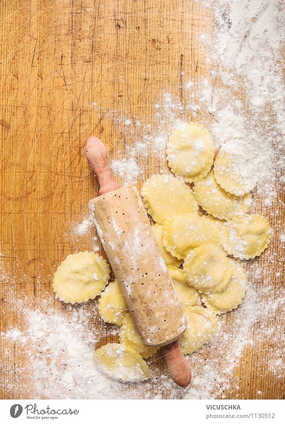 Ravioli mit Teigrolle selber machen Lebensmittel Teigwaren Backwaren Ernährung Mittagessen Bioprodukte Vegetarische Ernährung Diät Italienische Küche Stil