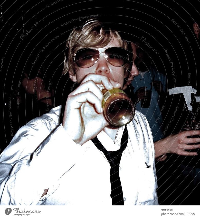 das ist Lars... Disco Hemd Krawatte Brille Pilotenbrille Fröhlichkeit Ausgelassenheit Party Pornobrille trinken lässig blond Haare & Frisuren Mann Flasche