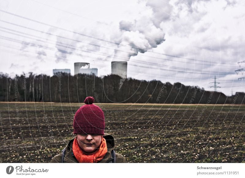 Rotkäppchen und das Kraftwerk Fortschritt Zukunft Energiewirtschaft Erneuerbare Energie Kernkraftwerk Kohlekraftwerk Energiekrise Mensch feminin Junge Frau