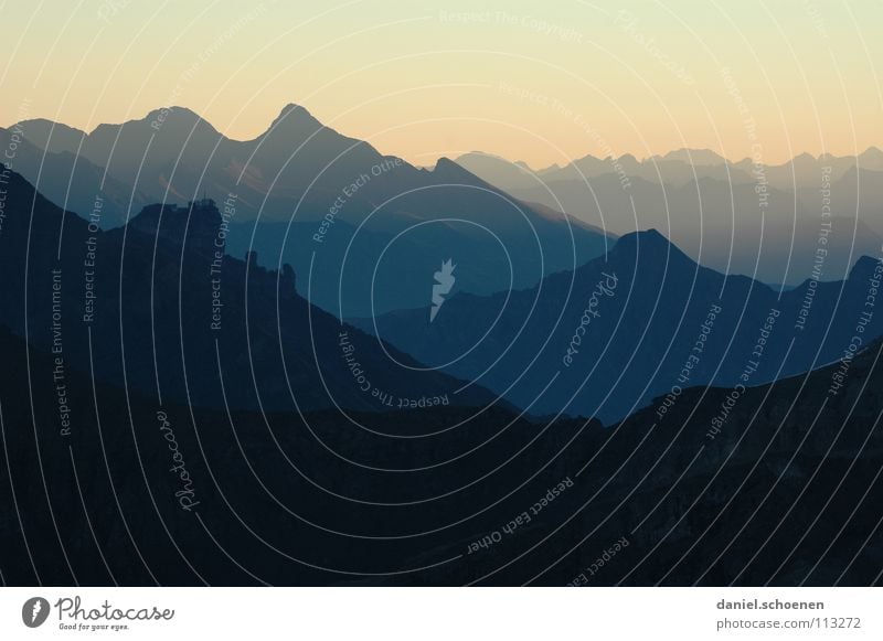 Sonnenaufgang (4 Uhr !!) Licht Horizont Sonnenuntergang Schweiz Berner Oberland wandern Bergsteigen Freizeit & Hobby Ausdauer weiß Wolken Hochgebirge Sauberkeit