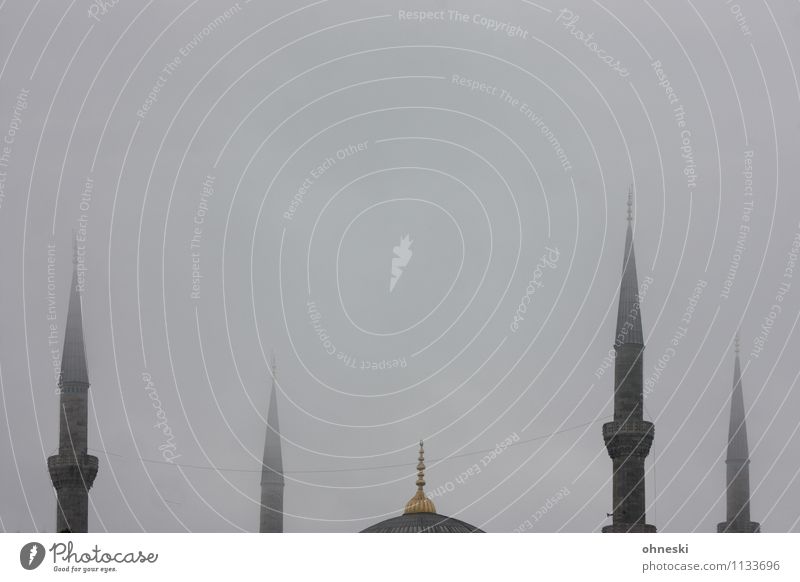 Blaue Moschee in grau IV schlechtes Wetter Nebel Istanbul Gotteshäuser Minarett Sehenswürdigkeit Spitze Religion & Glaube trüb Farbfoto Gedeckte Farben