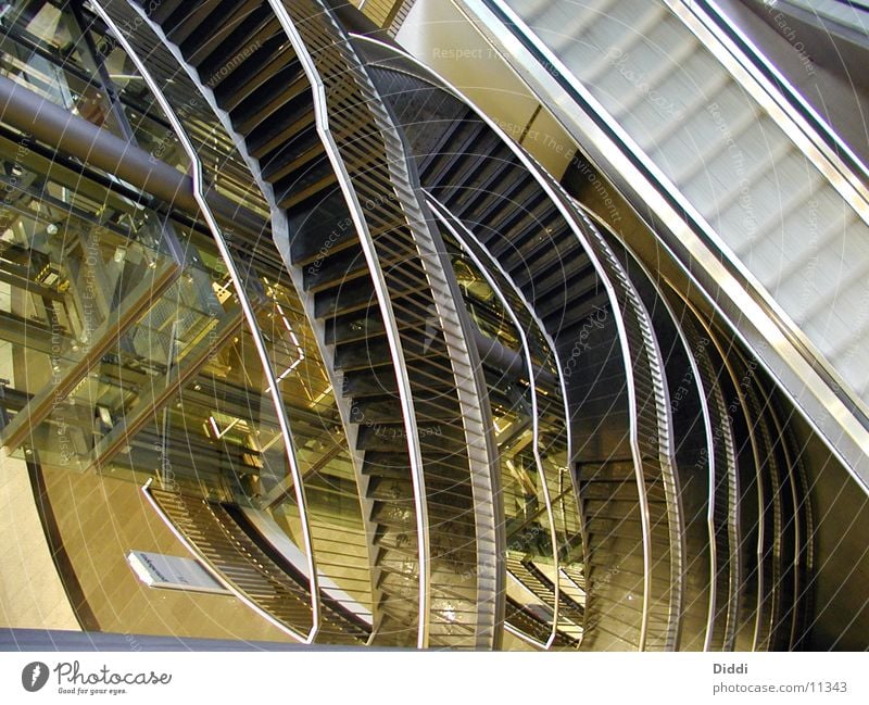 Treppen und Lift Rolltreppe Fahrstuhl oben Architektur Niveau ab Innenaufnahme