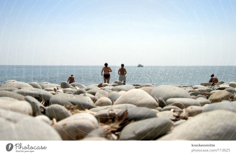 Roquebrune Strand Frankreich Ferien & Urlaub & Reisen Kies Tourist Badegast Meer Wellen Sonnenbad ruhig Wasserfahrzeug Horizont Schwimmen & Baden Stein Sand