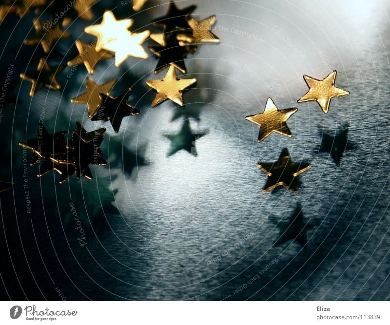 Goldene Sterne auf blauem Hintergrund. Weihnachten. Stern (Symbol) Dekoration & Verzierung Feste & Feiern gold Stimmung Baumschmuck schimmern