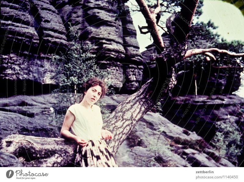Ursel, Sächsische Schweiz, 1958 Sachsen Frau Junge Frau wandern Ferien & Urlaub & Reisen Vergangenheit Fünfziger Jahre Sechziger Jahre Mensch Einsamkeit einzeln