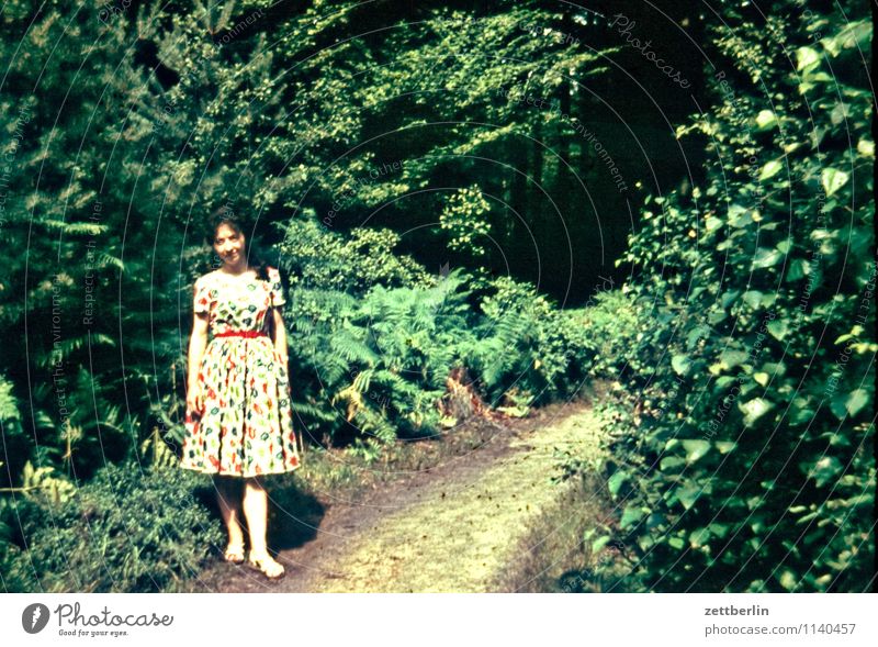 Ursel, 1958 Frau Junge Frau wandern Ferien & Urlaub & Reisen Vergangenheit Fünfziger Jahre Sechziger Jahre Mensch Einsamkeit einzeln Mode Textfreiraum