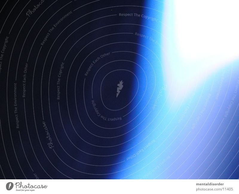 blauer Schein Licht weiß schwarz Hintergrundbild Gießkanne Experiment Verlauf Fototechnik Lichterscheinung flow