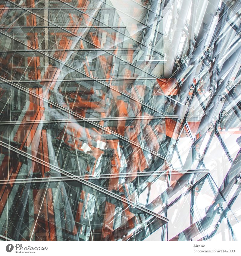 turbulent Architektur Fahrstuhl Flughafen Abflughalle Glasfassade Metallbau fliegen wild grau orange Doppelbelichtung Farbfoto Innenaufnahme Experiment