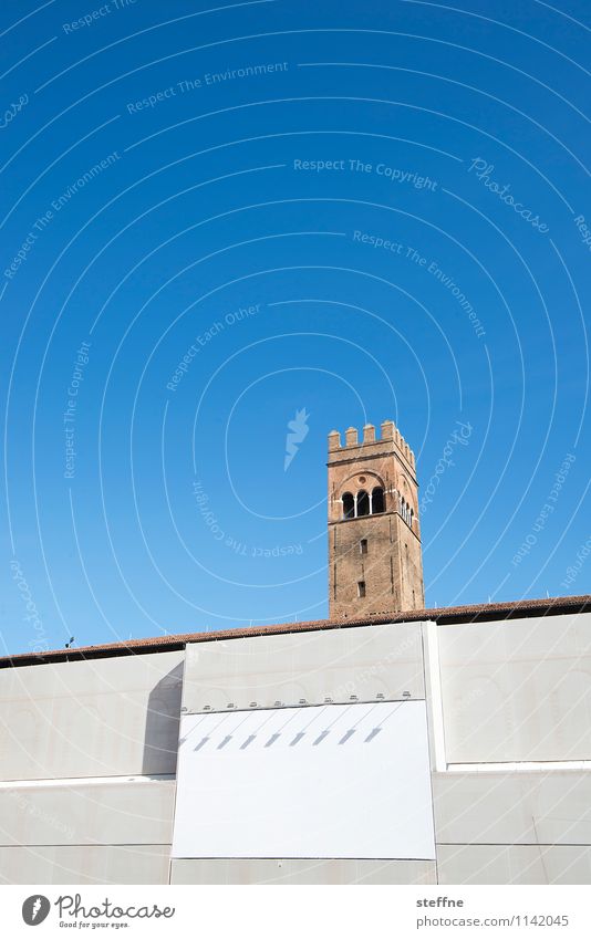 Bologna | Modernisierung Stadt Italien Emilia Romagna Altstadt Haus Himmel historisch Schönes Wetter Frühling Sonnenlicht Turm Renovieren eingezäunt graphisch