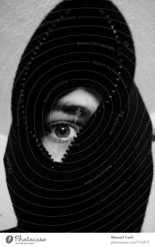 Auge um Auge weiß Reißverschluss grau rechts Schwarzweißfoto Kapuze Schatten