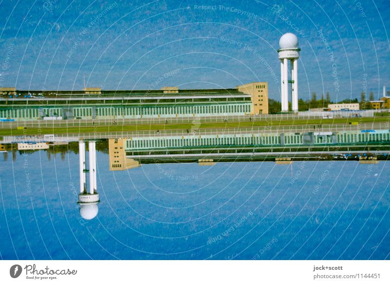 die Freiheit, die ich meine Sightseeing Wolkenloser Himmel Berlin-Tempelhof Hangar Flughafen Flugplatz Bekanntheit historisch Einigkeit Surrealismus