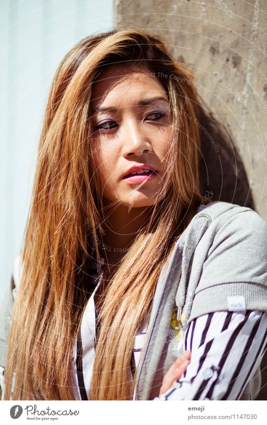 Sommer feminin Junge Frau Jugendliche Haare & Frisuren Gesicht 1 Mensch 18-30 Jahre Erwachsene trendy schön Asiate Farbfoto Außenaufnahme Tag