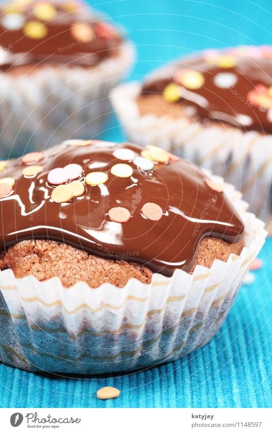 Muffins Kuchen Backwaren Schokolade Schokolinsen Schokoladenkuchen Bäckerei amerikanisch cookie Cupcake Speise Essen Foodfotografie Ernährung nah Nahaufnahme