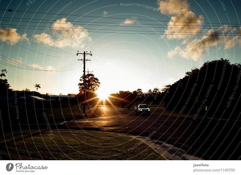 Kleinstadtabend Sonne Landschaft Sonnenaufgang Sonnenuntergang Sonnenlicht Straßenverkehr Straßenkreuzung Fahrzeug PKW Ferien & Urlaub & Reisen Australien