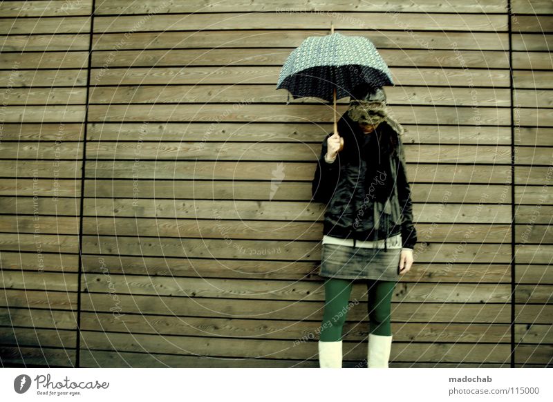 FASHION VICTIM Lifestyle Frau Regenschirm feminin Mütze Gürtel Bekleidung Körperhaltung Wand stehen Stiefel Minirock Neonlicht Mensch Leder Holz Hintergrundbild