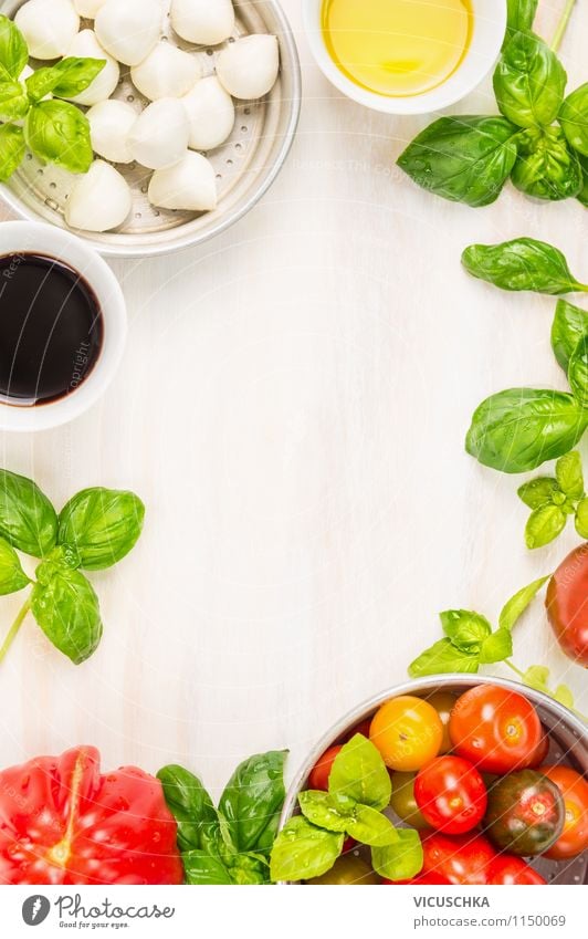 Tomaten Mozzarella Salat with Öl und Balsamico Lebensmittel Gemüse Salatbeilage Kräuter & Gewürze Ernährung Mittagessen Bioprodukte Vegetarische Ernährung Diät