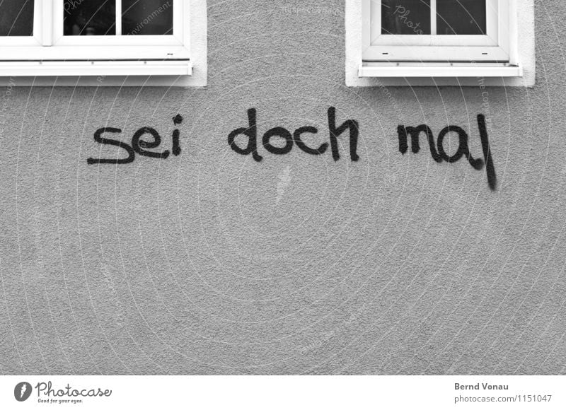 so gut Stadt Haus Mauer Wand Fassade Fenster grau Redewendung aufruf ansage auffordern Graffiti Vandalismus Sachbeschädigung Wandschmuck Leben Lebensraum