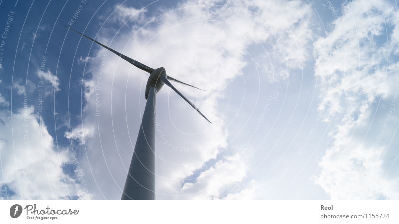 Windrad Technik & Technologie Fortschritt Zukunft Energiewirtschaft Erneuerbare Energie Windkraftanlage Himmel Wolken Schönes Wetter blau weiß Energietechnik