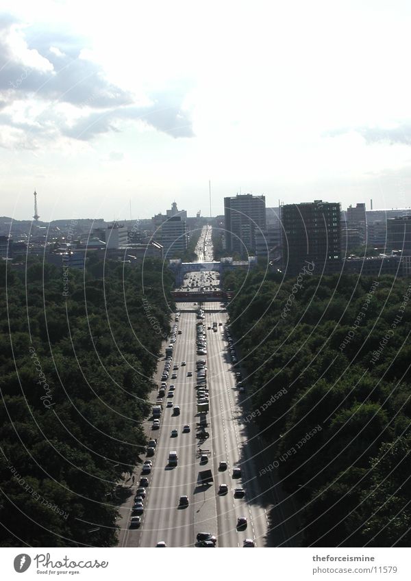 bekannte berliner Strasse Tiergarten Verkehr Straße des 17. Juni Berlin Silhouette Stadtaufnahme Stadtsilhouette