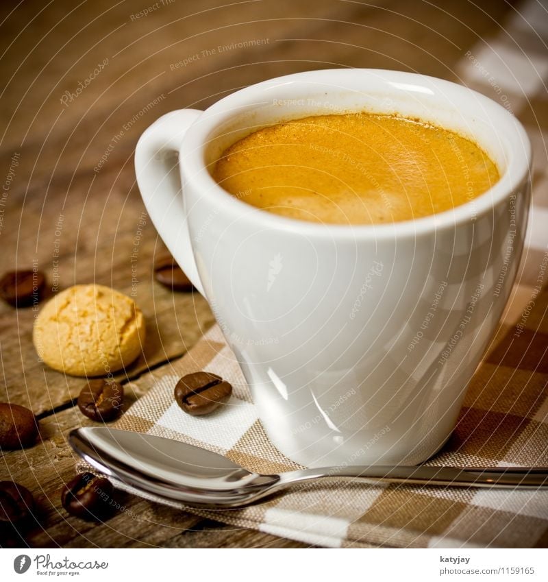 Espresso Kaffee Cappuccino Kaffeebohnen geröstet heiß Getränk Koffein Bohnen rustikal aromatisch Kaffeetasse Kaffeeschaum Geschmackssinn Holztisch Frühstück