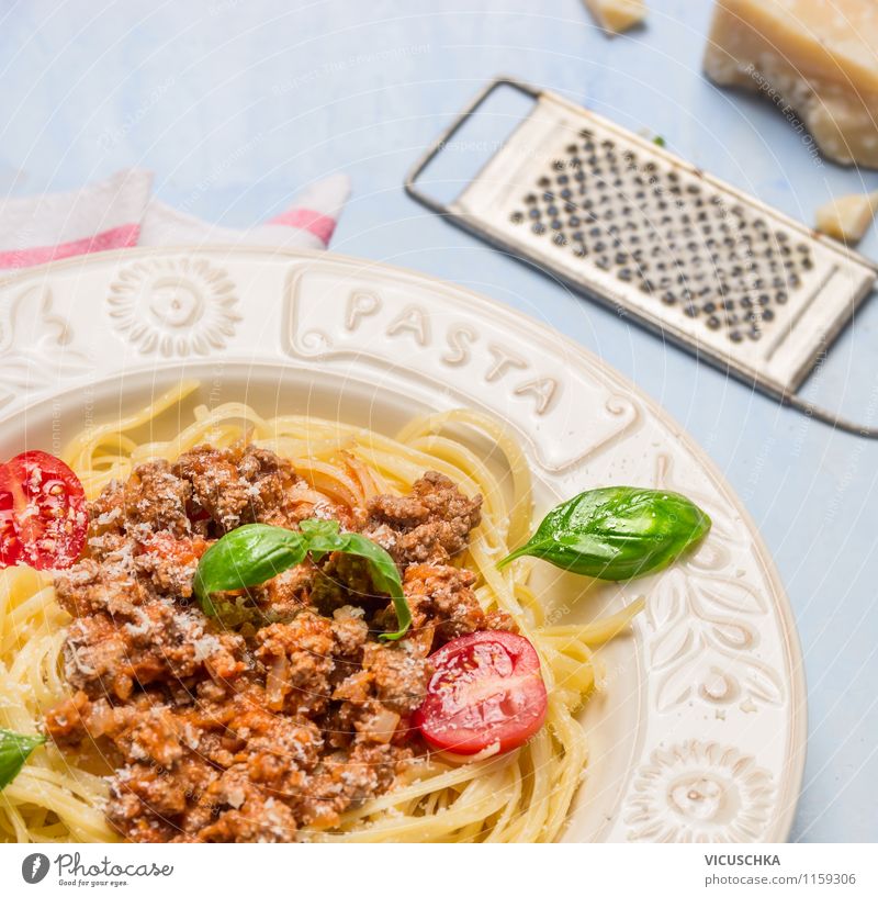 Spaghetti Bolognese, Klassiker aus Italien Lebensmittel Fleisch Gemüse Teigwaren Backwaren Kräuter & Gewürze Öl Ernährung Mittagessen Festessen Bioprodukte Diät