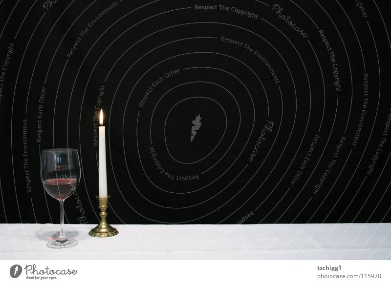 Candlelightdinner Kerze Licht Tisch Rotwein rot weiß schwarz Gastronomie Alkohol Ernährung candlelight candlelightdinner Wein Tischwäsche