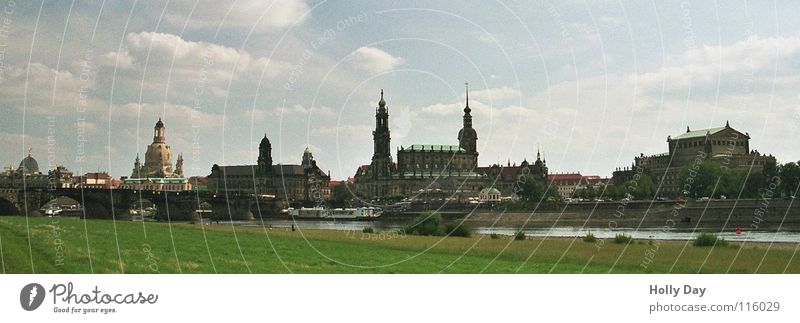 Canaletto im Juli Dresden Flussufer Flußauen Semperoper Sommer Panorama (Aussicht) grün Wolken Zitruspresse Wahrzeichen Denkmal Elbe Frauenkirche