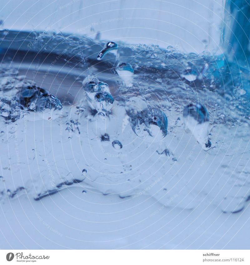 eiskalt gefroren frieren Winter Luftblase Gletscher Eiszeit Eiseskälte Wasser Wasser gefroren blau Gefrierbrand Makroaufnahme