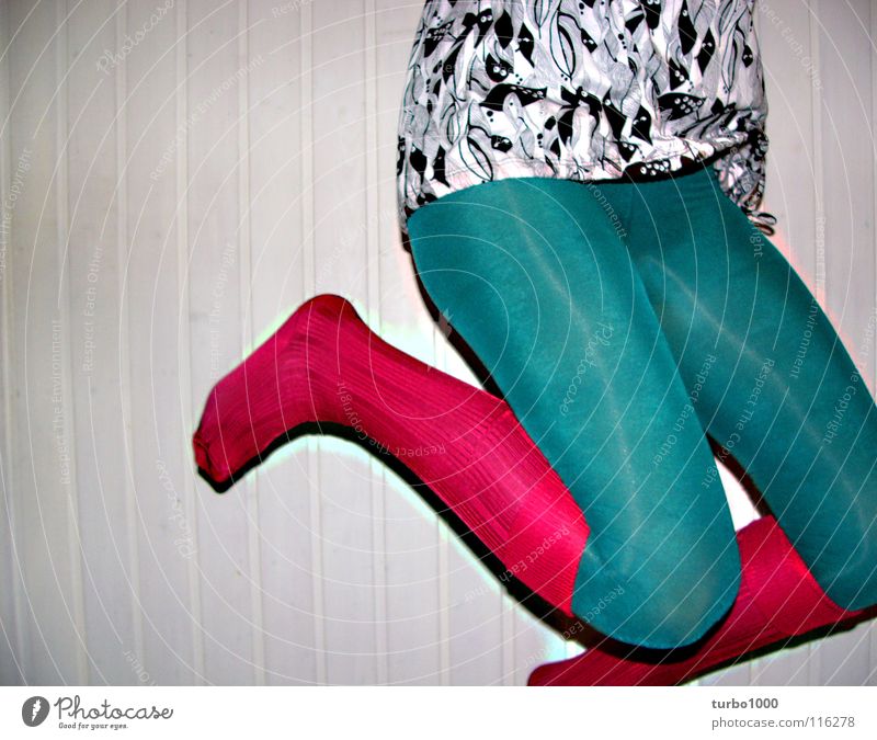 hoppdiwoppdi Strumpfhose rosa grün Frau dünn Jugendliche Stil springen hüpfen Bekleidung Freude Beine trashig trendy modern Mode