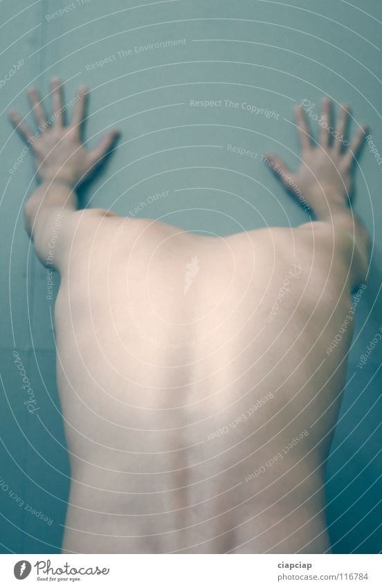 Body kopflos Mann Rücken Körper Akt Männerrücken Männlicher Akt gesichtslos anonym unkenntlich unerkannt Nackte Haut Vor hellem Hintergrund Freisteller