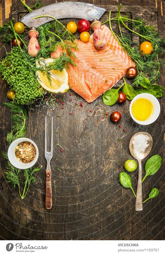 Gesund Fisch Kochen mit viel Kräuter und Gemüse Lebensmittel Salat Salatbeilage Kräuter & Gewürze Öl Ernährung Mittagessen Abendessen Bioprodukte