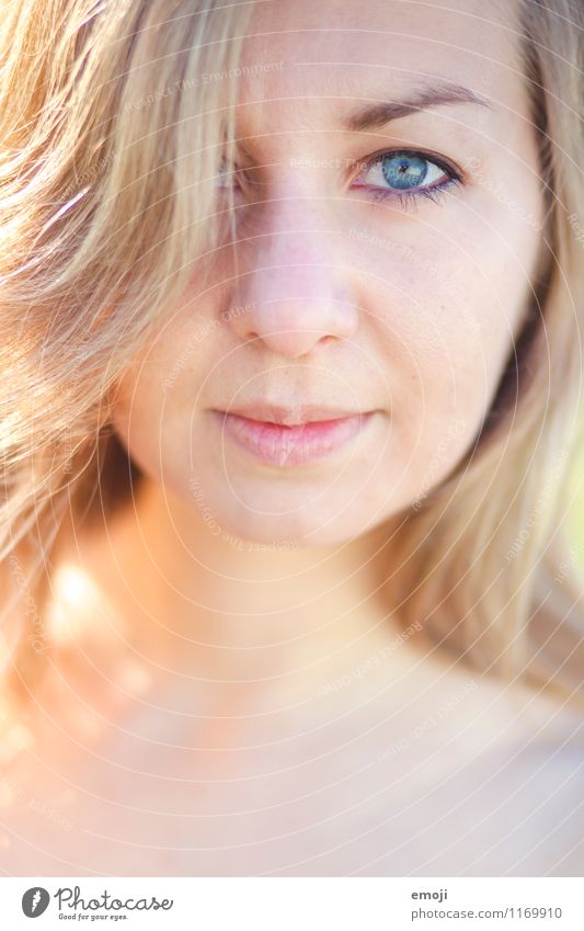 AugenBlick feminin Junge Frau Jugendliche Gesicht 1 Mensch 18-30 Jahre Erwachsene schön Farbfoto Außenaufnahme Nahaufnahme Tag Schwache Tiefenschärfe Porträt