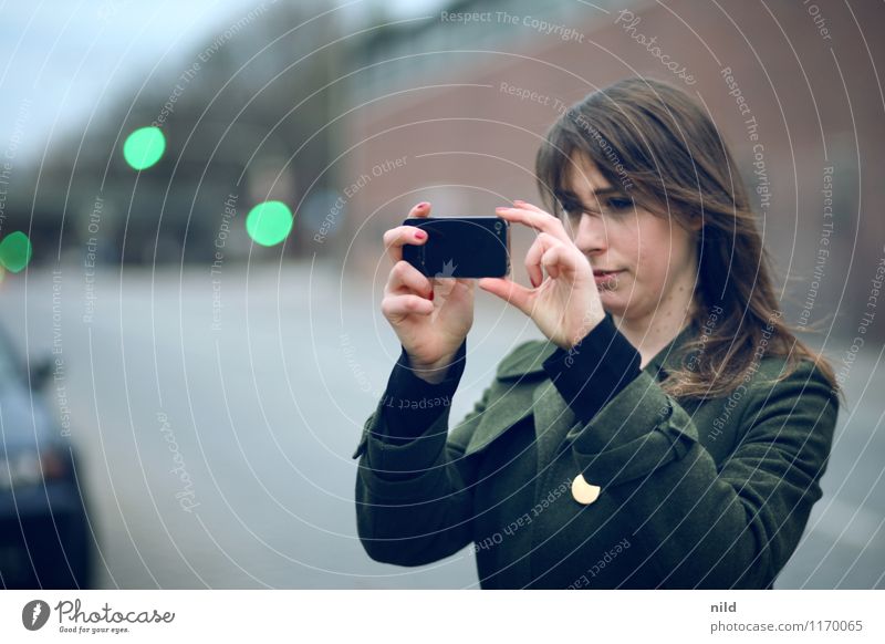 Die beste Kamera... Lifestyle Stil Handy Fotokamera Technik & Technologie Telekommunikation Mensch feminin Junge Frau Jugendliche 1 18-30 Jahre Erwachsene Kunst