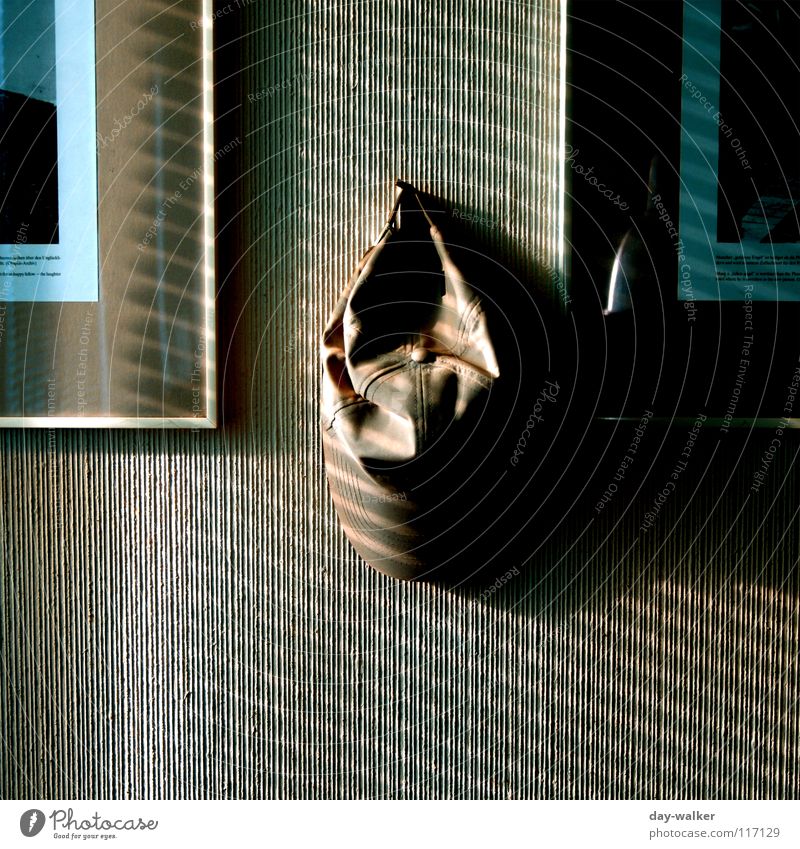 Abgehangen Wand Mütze hängen Reflexion & Spiegelung Streifen dunkel Licht Jalousie Fenster Haken Dekoration & Verzierung Bild Schatten Glas Kontrast