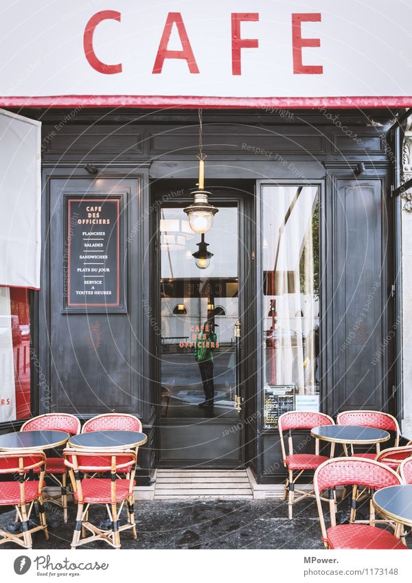 paris 1 Mensch Körper alt Café Stuhl Restaurant Reflexion & Spiegelung Paris Frankreich Foodfotografie Getränk Pause Lampe Farbfoto Außenaufnahme Tag