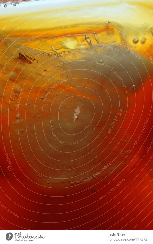 Heißes Eis II Getränk trinken Alkohol Frost Glas Flüssigkeit braun rot Eiswürfel Luftblase liquide Hintergrundbild Likör orange Magenbitter Longdrink Cocktail