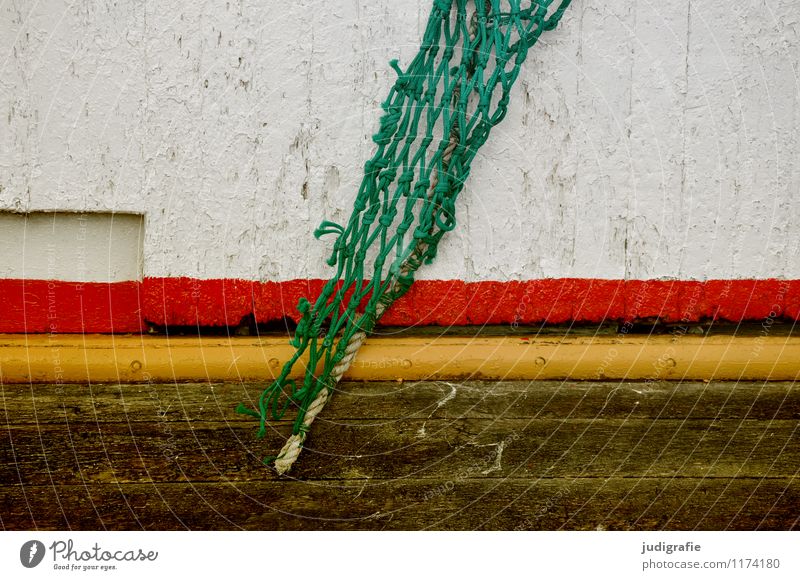 Island Schifffahrt Fischerboot Wasserfahrzeug An Bord Holz mehrfarbig gelb grün rot Farbstoff Anstrich gestalten Netz Fischernetz Fischereiwirtschaft Streifen