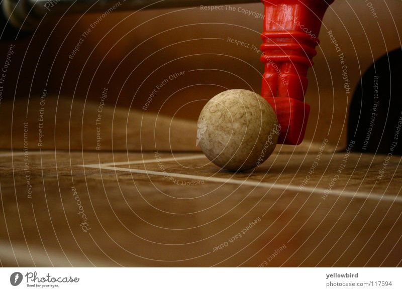 Der Torwart. Tischfußball Sport Spielen Ball Kugel Schwache Tiefenschärfe Makroaufnahme stoßen 1 Strafraum Farbfoto Spielfigur