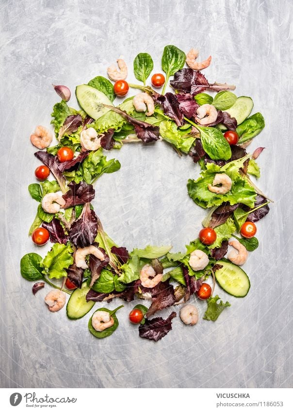 Bunter Salat mit Tomaten und Shrimps Lebensmittel Meeresfrüchte Gemüse Salatbeilage Ernährung Mittagessen Bioprodukte Vegetarische Ernährung Diät Stil Design
