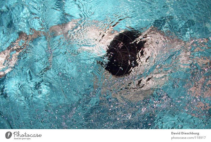 1000m Kraulen Schwimmen & Baden tauchen Wasseroberfläche Wasserwirbel türkis Vogelperspektive 1 Mensch einzeln abstrakt anonym unerkannt unkenntlich gesichtslos