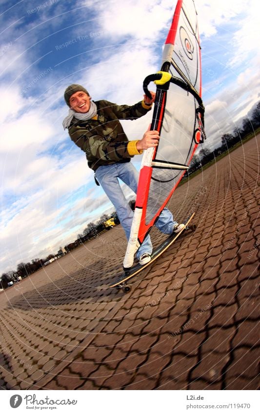 STREET[WIND]SURFER I Skateboarding Windsurfing Mann Parkplatz Sport Aktion Mütze Luv Wolken Fischauge extrem Freizeit & Hobby Spielen Extremsport Segel