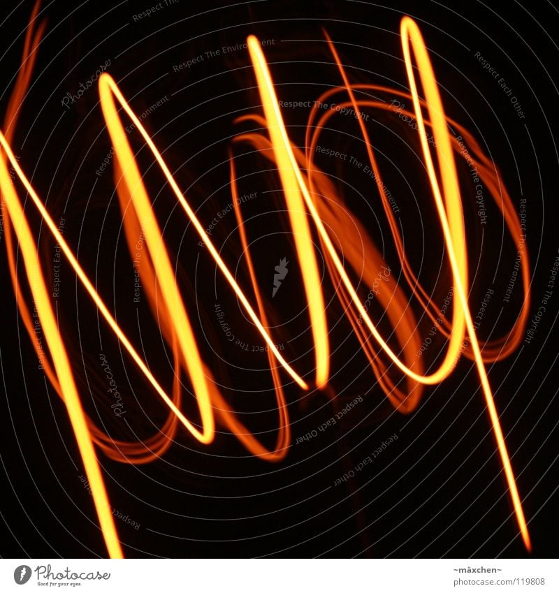 Spirale, die Zweite Draht glühen Lampe Leuchtspur Licht Tunnel rot gelb weiß Spuren Glühdraht durcheinander Verbundenheit Zusammensein Wellen gedreht Drehung