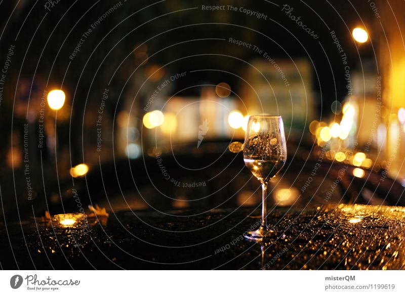 Ein Glas Wein Grappa. Kunst Abenteuer ästhetisch Zufriedenheit Alkohol Alkoholsucht Autofahren Portugal Weinglas Weißwein Romantik Grossstadtromantik Nachtleben